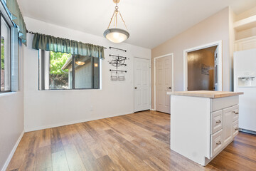 Bright and Spacious Kitchen Nook with Modern Design