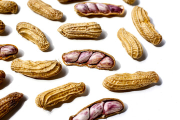 Boiled peanuts in shell
Simple, soft, and protein-rich snack.