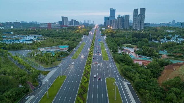 City avenue with eight lanes in both directions，avenue leading to the city traffic timelapse,urban traffic timelapse