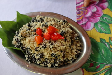 A dish of farofa de iça, a typical delicacy from the Paraíba Valley made with iça ants.