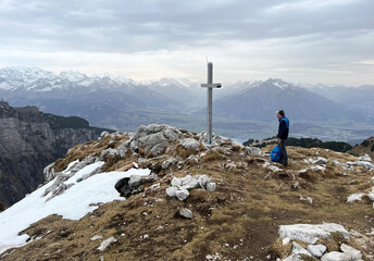Fototapeta premium Accelerated melting of fresh snow cover in the Swiss Alps caused by climate change and global warming, Switzerland - Beschleunigtes Abschmelzen der Neuschneedecke in den Schweizer Alpen