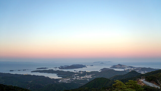 朝熊山頂展望台から眺めるマジックアワーの伊勢志摩の絶景