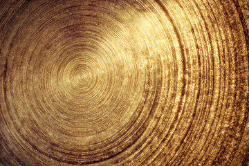 Naklejka premium A metallic golden wall with embossed circular patterns creates an elegant surface, ideal for luxury interior design.