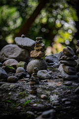 河原に積み重なる小石のテクスチャ　Stacked Pebbles on a Riverside