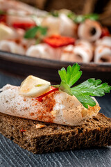 Salo bite with garlic and parsley