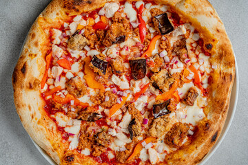 This tasty pizza has crispy chicken, colorful peppers, and sweet onions, ideal for sharing