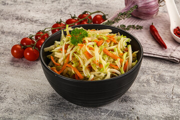 Vegan salad with kohlrabi and carrot