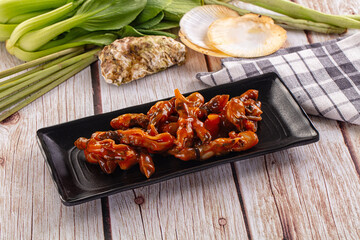 Razor shell mollusk with sauce