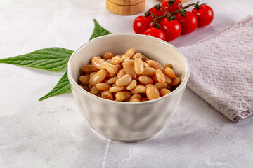 Canned white kidney beans in the bowl