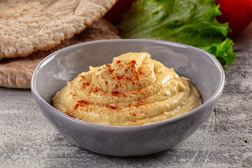 Arabic chickpea hummus with pita