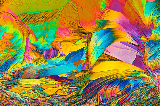 Microscopic view of vibrant salicylic acid crystals in an abstract pattern