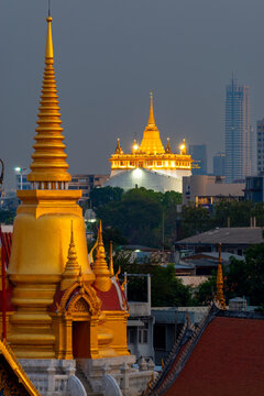Golden Mount and Wat Tri Thotsathep Worawihan chedi at twilight in Bangkok