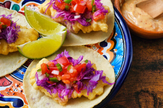 タコス・デ・ぺスカード・エスティーロ・エンセナーダ (エンセナダ）　Tacos de pescado estilo ensenada (Ensenada Style Fish Tacos, Baja Fish Tacos, Ensenada fish tacos)
