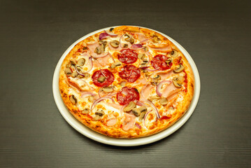 Small bubbles of melted cheese and oil bubble up between the salami slices, evidence of the ideal temperature reached during baking