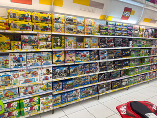 Fototapeta premium BELO HORIZONTE, MG, BRAZIL – NOVEMBER, 17, 2025: Aisle of a toy store with shelves stocked full of various Lego sets.