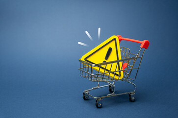 Attention sign in a shopping cart. Problems with purchasing power. Product prices. Food quality and safety. Inflation, consumer rights, retail analytics, and living-cost discussions.