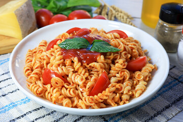 fusilli burgu makarna - italian fusilli pasta with tomato sauce