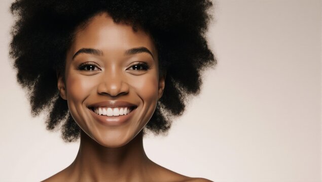 Smiling woman with an afro hairstyle facing the camera