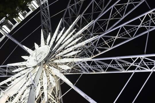 ferris wheel in the night