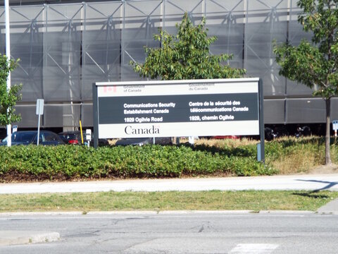  Gloucester, ON, Canada-June 26,2025:An official bilingual Government of Canada sign for the "Communications Security Establishment" (CSE) at 1929 Ogilvie Rd.
