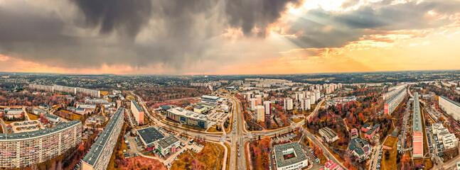 Miasto Jastrzębie-Zdrój na Śląsku w Polsce. Panorama z lotu ptaka jesienią.