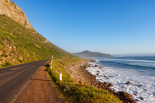 View along the rocky Atlantic Ocean coastline between Scarborough and Misty Cliffs on the Cape Peninsula. Cape Town. Western Cape. South Africa.