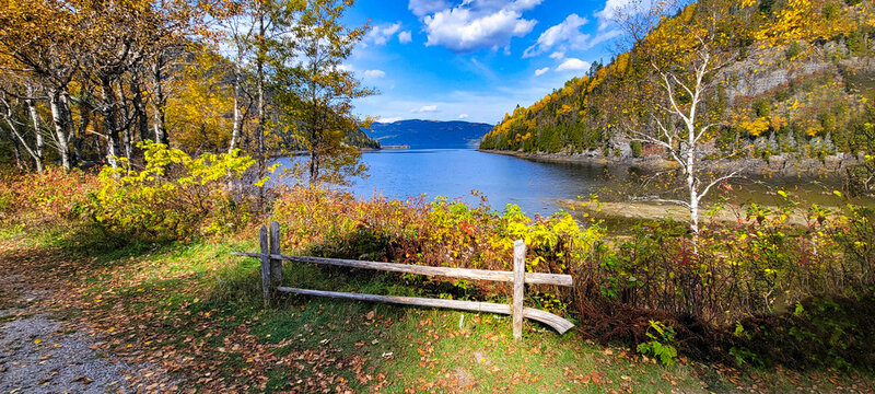 Rivi&egrave;re Petit Saguenay vue de la rue du quai au Qu&eacute;bec, Canada