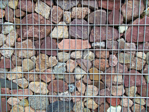 Schalld&auml;mmung aus Feldsteinen