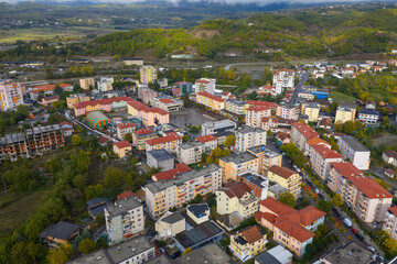 Obraz premium Aerial view of Rrëshen with Abat Doçi Square, colourful buildings and autumn hills stretching across the Mirditë region.