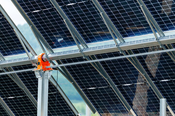 Close-up solar panels with mechanical tracker for efficient energy collection © Parilov