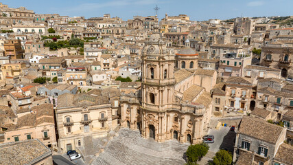 Naklejka premium Aerial view of the facade of the Cathedral of San Giorgio, located in Modica, in the province of Ragusa, Sicily, Italy. It is a symbolic monument of Sicilian Baroque and the town's main attraction.