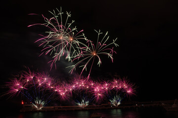 Feu d'artifice dans le port Hercule en Principaut&eacute; de Monaco &agrave; l'occasion de la f&ecirc;te nationale