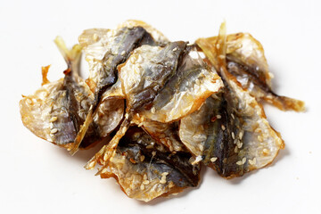 Grilled yellow-stripe scad with sesame