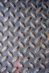 High-resolution close-up of a worn steel diamond plate surface with rust, scratches, and industrial texture. Ideal for backgrounds, construction design, 3D materials, and engineering graphics.