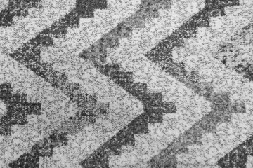 Naklejka premium Textured black and white fabric with zigzag pattern captures attention in home decor setting for cozy atmospheres