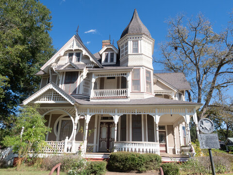 The Downes-Aldrich House in Crockett, Texas