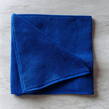 Blue Microfiber Cleaning Cloth for Dusting, Polishing, and Streak-Free Surface Maintenance