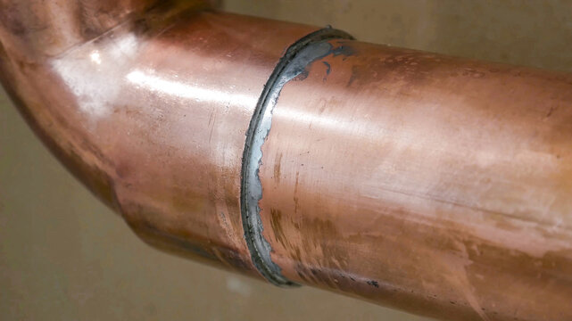 copper pipe soldering process with tin by specialized technicians