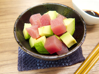 まぐろとアボカドの和え物