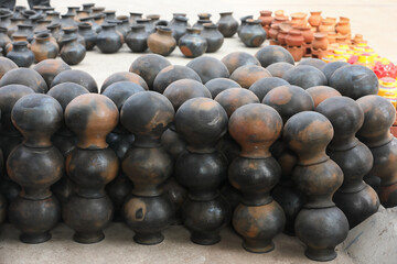 Obraz premium Stacked Earthenware Pots for sale in openmarket