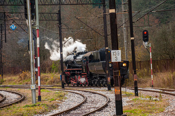 Parow&oacute;z, pociąg retro, Dolina Popradu, jesień.