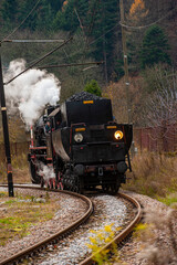 Parow&oacute;z, pociąg retro, Dolina Popradu, jesień.