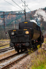 Parow&oacute;z, pociąg retro, Dolina Popradu, jesień.