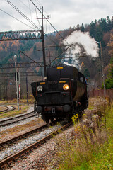 Parow&oacute;z, pociąg retro, Dolina Popradu, jesień.