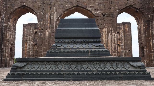 India, Karnataka, Vijayapura, Adil Shahi Mausoleum (Jahan Begum Tomb) the 16th Century Bahamani Dynasty Monuments.