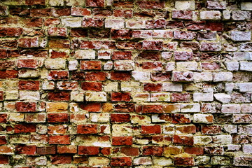 Vieux mur avec briques cassées. Mur en relief brisé.