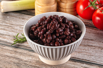 Canned black beans in the bowk
