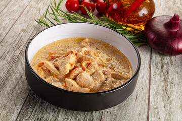 Roasted chicken fillet with cream sauce