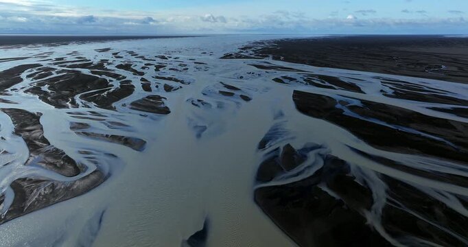 Aerial imagery showcases the breathtaking complexity of Iceland&rsquo;s Skei&eth;ar&aacute;rsandur plain, where glacial water branches into graceful, pale channels flowing across the rugged volcanic desert.