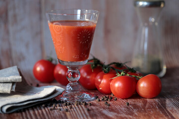 Tomatensaft Glas